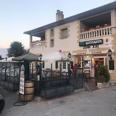 Hostal Zubi XXI Puente La Reina Bagian luar foto