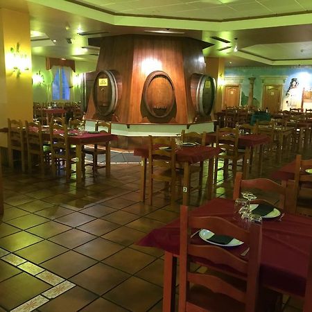 Hostal Zubi XXI Puente La Reina Bagian luar foto