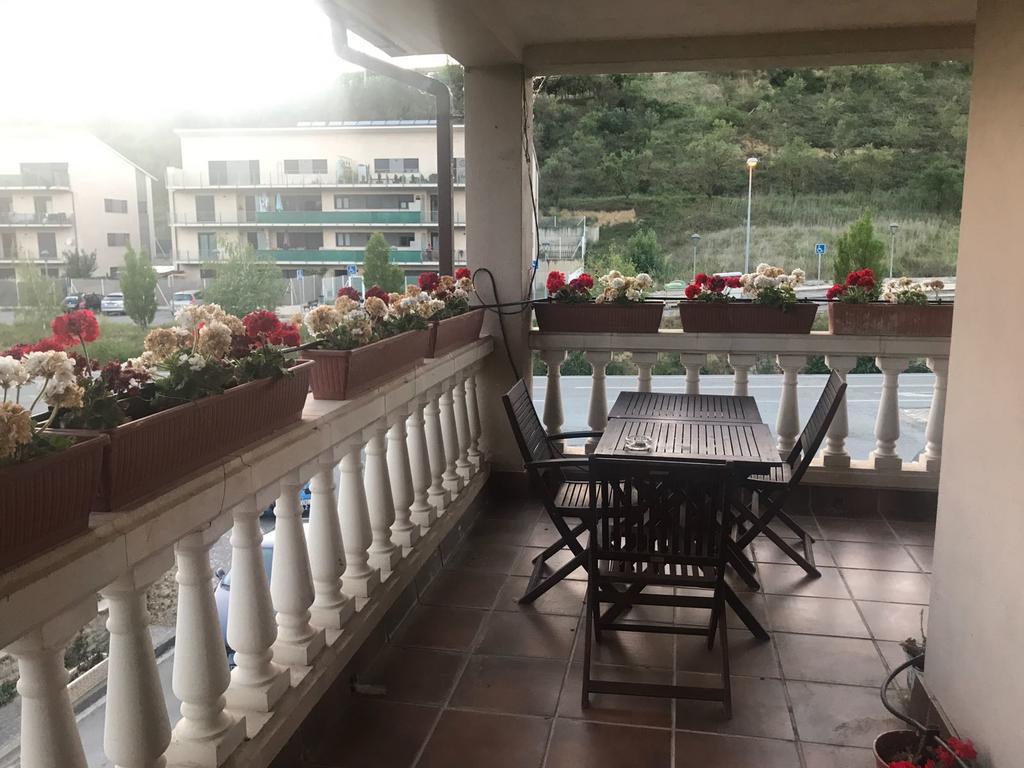 Hostal Zubi XXI Puente La Reina Bagian luar foto